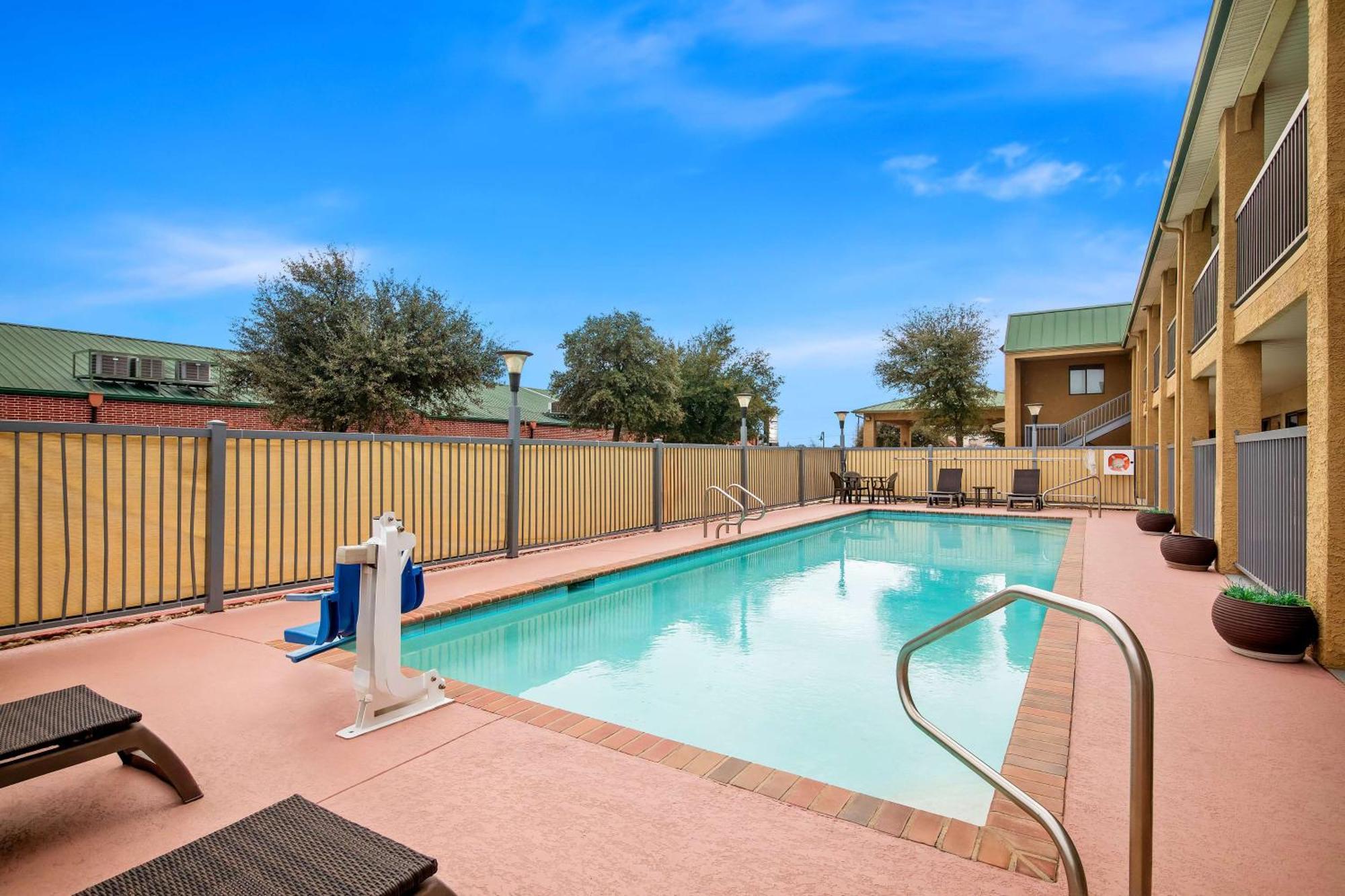 Best Western Cedar Inn Cedar Park Exterior foto